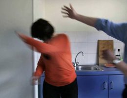 découvrez les conséquences et les risques liés aux comportements violents sous l'emprise de l'alcool chez les hommes, ainsi que des conseils pour prévenir ces situations.