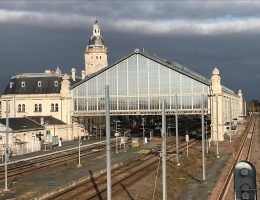découvrez comment la rochelle s’invite dans une gare parisienne à travers une exposition immersive, mettant en avant ses paysages, son patrimoine et sa douceur de vivre.