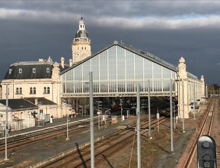 découvrez comment la rochelle s’invite dans une gare parisienne à travers une exposition immersive, mettant en avant ses paysages, son patrimoine et sa douceur de vivre.