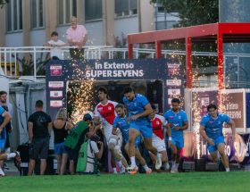 découvrez comment monaco a réalisé un doublé historique en remportant le supersevens face à dax. résumé du match, moments forts et réactions des joueurs.