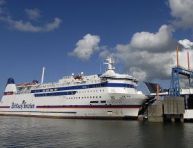 découvrez le voyage de barfleur à brest : itinéraires, attractions incontournables, conseils pratiques et idées pour explorer la beauté du littoral normand jusque la bretagne.