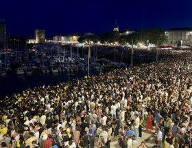 découvrez comment le désespoir se manifeste à la rochelle à travers des histoires poignantes, des témoignages et les moyens d’y faire face. analyse sociale et solutions locales abordées dans cet article.