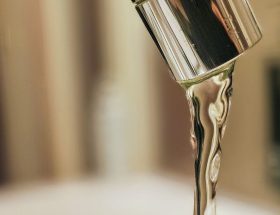 découvrez comment l’eau désinfectante à la rochelle garantit une hygiène optimale pour tous vos besoins, assurant propreté et sécurité au quotidien.