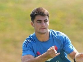découvrez nolann le garrec, jeune prodige du rugby à la rochelle, dont le talent exceptionnel fait sensation sur les terrains et promet un avenir brillant au sein du club rochelais.