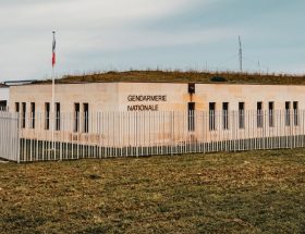 découvrez un site industriel exceptionnel à oléron proposé aux enchères. profitez d'une opportunité unique d'investissement sur l'île d'oléron. informations complètes, détails de la vente et modalités de participation en ligne.