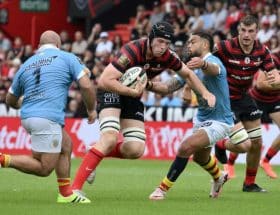 découvrez l'analyse des matchs de top 14 : clermont vs la rochelle et pau vs stade français. résumés, enjeux, compositions et toutes les infos clés du week-end rugby !