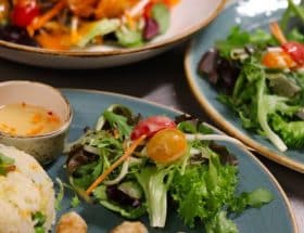 découvrez l'art culinaire à la rochelle : spécialités locales, adresses gourmandes et saveurs authentiques pour un voyage gustatif unique au cœur de la cité maritime.