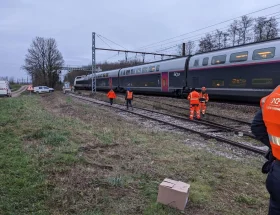 découvrez les détails de la collision impliquant un tgv sur le chantier de saint-maixent : circonstances de l'accident, enquêtes en cours et conséquences sur la circulation ferroviaire.