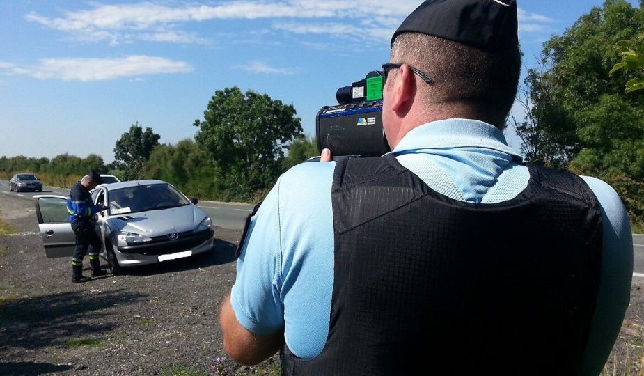 découvrez l'actualité sur les rodéos urbains à la rochelle : enjeux de sécurité, interventions des forces de l'ordre, impact sur les habitants et initiatives locales pour lutter contre ce phénomène.