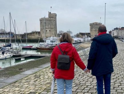 des sans-abri ont été arrêtés à la rochelle après une attaque survenue en centre-ville. découvrez les détails de l'incident et les réactions des autorités locales.