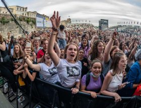 découvrez festi’show, un événement vibrant en charente-maritime célébrant la vitalité et la créativité des jeunes talents locaux à travers spectacles, ateliers et animations.