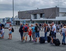découvrez l'impact de l'aéroport de la rochelle sur l'économie locale, ses avantages pour le tourisme, l'emploi et le développement régional.