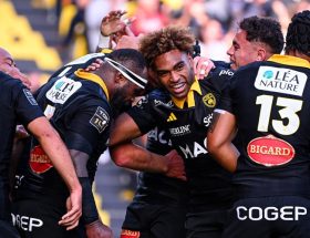 le stade rochelais aborde son déplacement à castres avec confiance, prêt à défendre ses couleurs et viser la victoire.